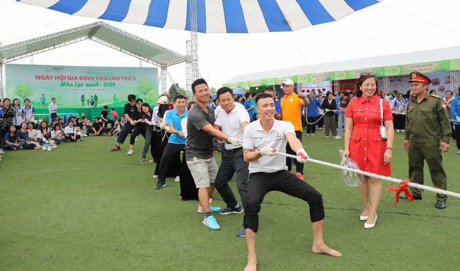 Ngày hội của tình yêu và tâm huyết của mỗi cán bộ, nhà giáo, người lao động. Ngày hội của tình yêu và tâm huyết của mỗi cán bộ, nhà giáo, người lao động.