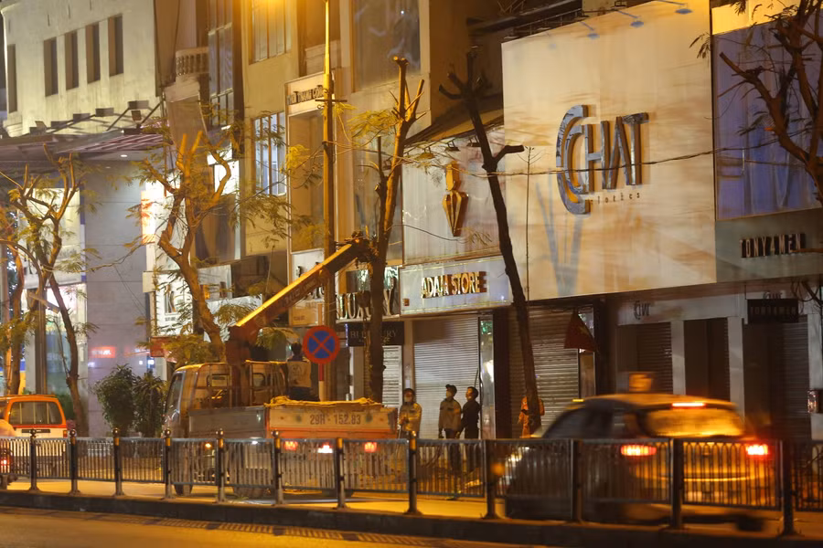 Điều khác biệt của cầu vượt Chùa Bộc - Phạm Ngọc Thạch so với các cầu vượt khác là cầu được xây dựng theo hình vòng cung (chữ C) để vượt nút giao, sau đó 2 phần đầu cầu tiếp đất ở 2 tuyến phố nằm vuông góc với nhau là Chùa Bộc và phố Phạm Ngọc Thạch.