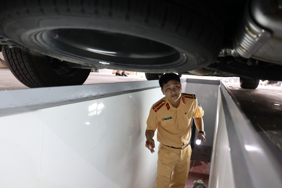 Việc hỗ trợ lực lượng và dây chuyền đăng kiểm của lực lượng công an nhằm giải quyết tình trạng ùn tắc đăng kiểm đang xảy ra, chủ yếu tại 2 thành phố lớn là Hà Nội và TP Hồ Chí Minh. Việc hỗ trợ lực lượng và dây chuyền đăng kiểm của lực lượng công an nhằm giải quyết tình trạng ùn tắc đăng kiểm đang xảy ra, chủ yếu tại 2 thành phố lớn là Hà Nội và TP Hồ Chí Minh.