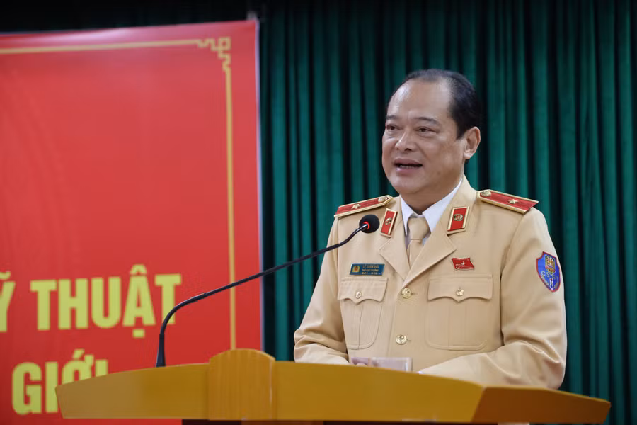 Thiếu tướng Lê Xuân Đức, Phó Cục trưởng Cục CSGT, Bộ Công an phát biểu tại buổi tập huấn.