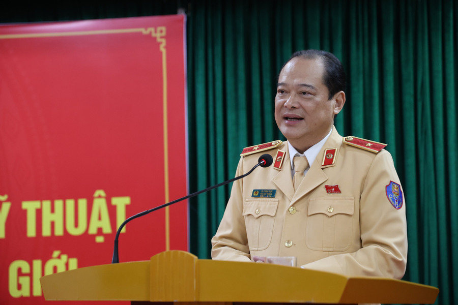 Thiếu tướng Lê Xuân Đức, Phó Cục trưởng Cục CSGT, Bộ Công an phát biểu tại buổi tập huấn. Thiếu tướng Lê Xuân Đức, Phó Cục trưởng Cục CSGT, Bộ Công an phát biểu tại buổi tập huấn.