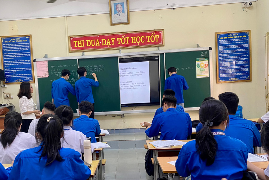 Trách nhiệm và tình thương cô trò cùng quyết tâm dạy tốt, học tốt. Trách nhiệm và tình thương cô trò cùng quyết tâm dạy tốt, học tốt.