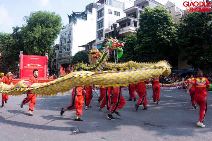 Theo quan niệm dân gian, rồng là linh vật tượng trưng cho sự oai hùng, mạnh mẽ và linh thiêng.