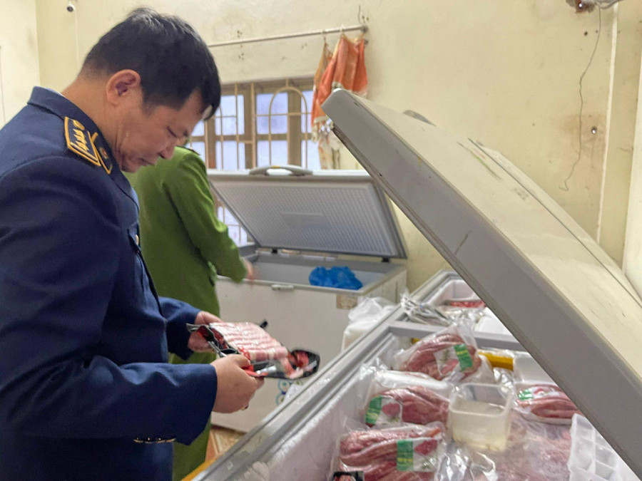 Tổng trị giá hàng hóa vi phạm theo giá niêm yết của cơ sở là: 37 triệu đồng.