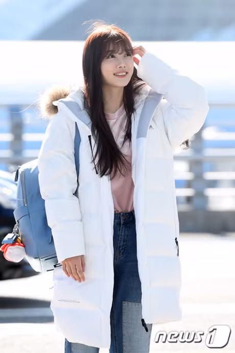 Taeyeon, Kim Yoo Jung dep tua thien than tai san bay di du MAMA 2016 - Anh 11