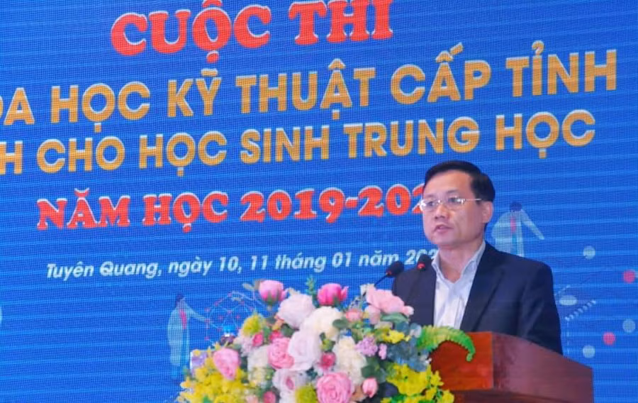 Đồng chí Nguyễn Thế Giang UVBCH Đảng bộ tỉnh, Phó Chủ tịch UBND tỉnh phát biểu chỉ đạo và động viên các em học sinh tham gia cuộc thi Đồng chí Nguyễn Thế Giang UVBCH Đảng bộ tỉnh, Phó Chủ tịch UBND tỉnh phát biểu chỉ đạo và động viên các em học sinh tham gia cuộc thi