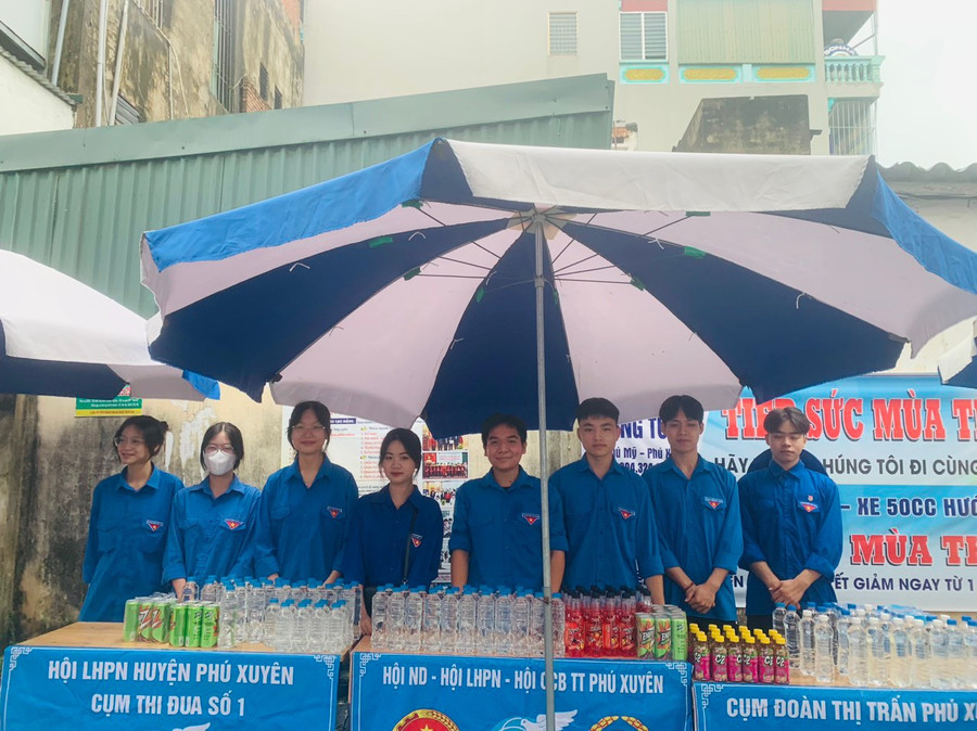 Đặc biệt Thành đoàn - Hội Sinh viên thành phố triển khai Dự án 'Áo xanh sư phạm tới trường', trong đó có nội dung dạy kèm miễn phí cho các em học sinh lớp 9, lớp 12 ôn thi cấp tốc. Đặc biệt Thành đoàn - Hội Sinh viên thành phố triển khai Dự án 'Áo xanh sư phạm tới trường', trong đó có nội dung dạy kèm miễn phí cho các em học sinh lớp 9, lớp 12 ôn thi cấp tốc.