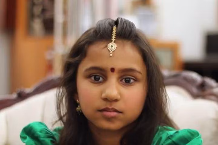 Bé gái 9 tuổi nhìn bằng con mắt thứ 3, bí ẩn khoa học chưa có lời giải