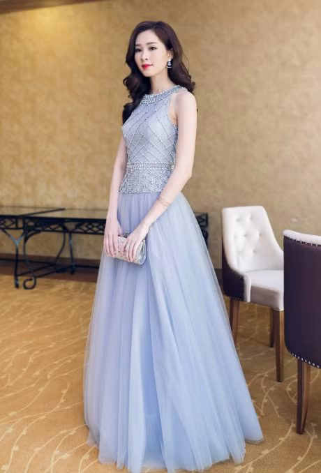 Top 10 trang phuc dep nhat su kien giai tri thang 11 - Anh 3