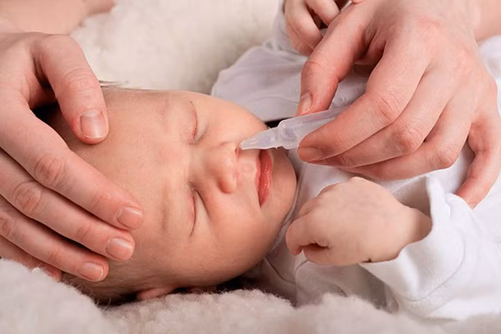 Làm sao để rửa mũi cho trẻ đúng cách?