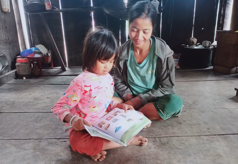 Học sinh tự học tại nhà trong thời gian ảnh hưởng bởi dịch bệnh.