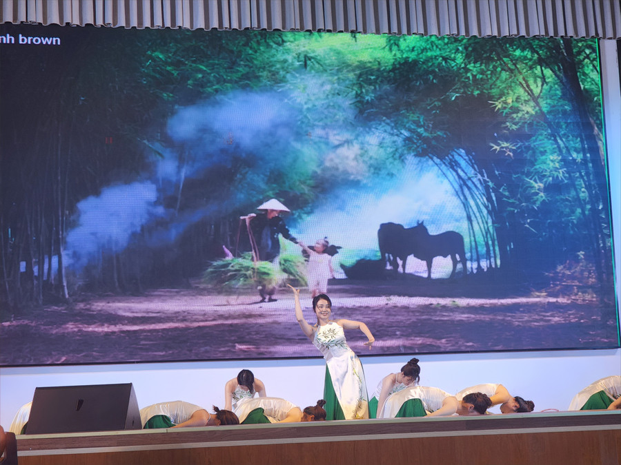 Tiết mục dự thi của Trường Đại học Y Dược Buôn Ma Thuột. (Ảnh: TT) Tiết mục dự thi của Trường Đại học Y Dược Buôn Ma Thuột. (Ảnh: TT)