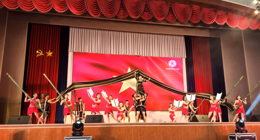 Tiết mục dự thi của Trường THCS&THPT Đông Du. (Ảnh: TT)