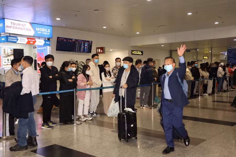 Về phía Việt Nam, để thực hiện chuyến bay ý nghĩa này, Bamboo Airways sắp xếp tổ bay gồm 26 thành viên, bao gồm 6 phi công, 16 tiếp viên, 2 nhân viên kỹ thuật, 2 nhân viên mặt đất.