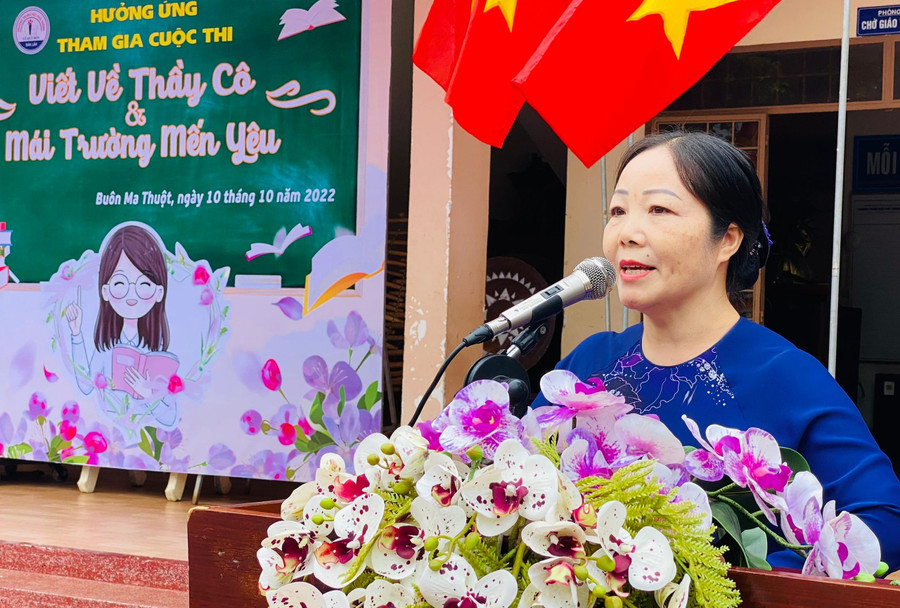 Đại diện cán bộ, giáo viên, nhân viên hưởng ứng Cuộc thi. Đại diện cán bộ, giáo viên, nhân viên hưởng ứng Cuộc thi.