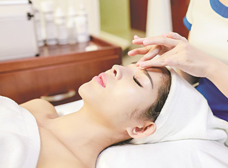 Trẻ đẹp hơn nhờ bấm huyệt vùng mặt - Ảnh 1 Tre dep hon nho bam huyet vung mat - Anh 1