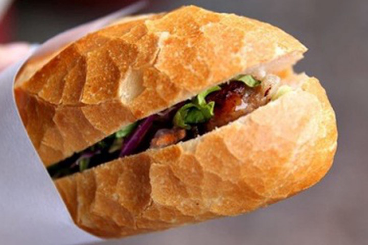 Câu chuyện về miếng bánh mì cháy và bài học đắt giá về tình vợ chồng