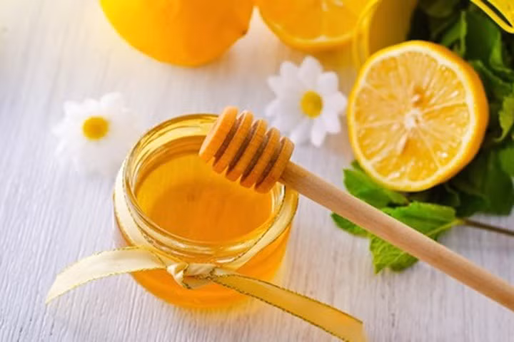 Cách tự trị mụn và vết sẹo thâm bằng các nguyên liệu tự nhiên trong bếp của bạn