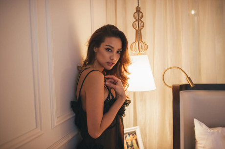 Valentine 2017, Lilly Nguyễn tung bộ ảnh thời trang đầy quyến rũ - Ảnh 5 Valentine 2017, Lilly Nguyen tung bo anh thoi trang day quyen ru - Anh 5