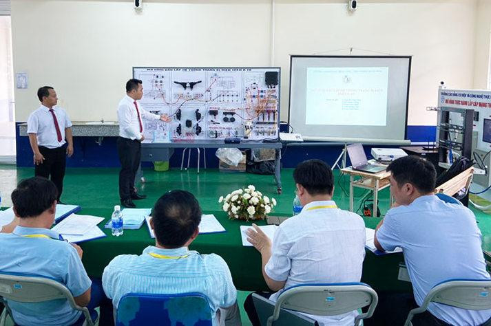 Đề tài nghiên cứu của giảng viên tham dự hội thi Thiết bị đào tạo tự làm.