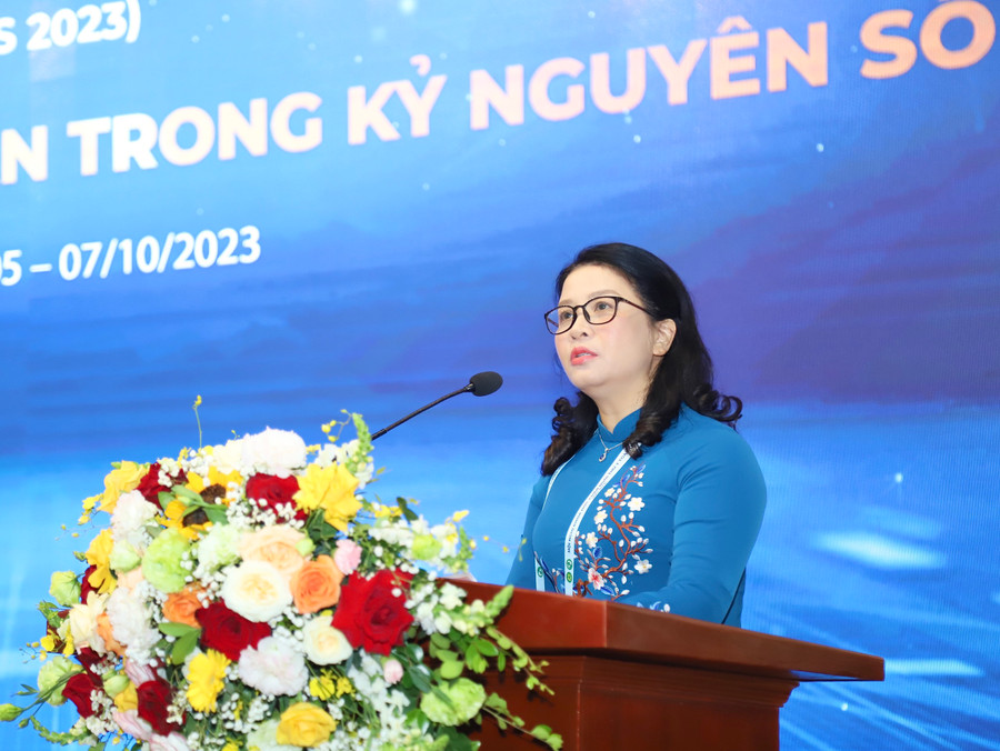 GS.TS Nguyễn Thị Lan phát biểu tại hội nghị.
