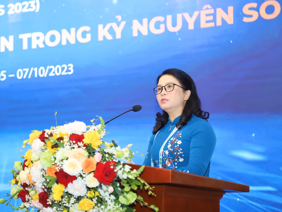 GS.TS Nguyễn Thị Lan phát biểu tại hội nghị.