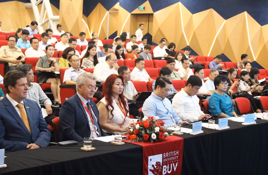 Các đại biểu tham dự Hội thảo.