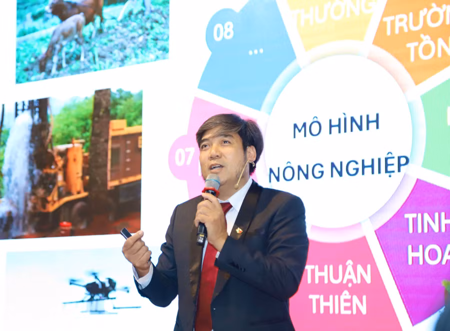 PGS.TS Sử Thanh Long tham luận tại hội nghị.