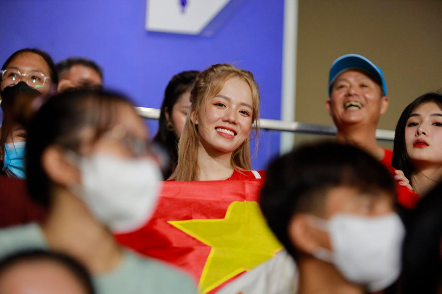 Hot tiktok Mèo Sao Hỏa cùng nhóm bạn của mình là Quỳnh Alee và Gấm Kami đã không ngừng cổ vũ cho U22 Việt Nam.