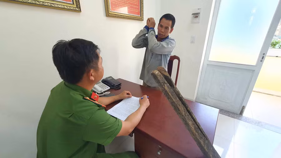 Y Phát Niê tại cơ quan điều tra. (Ảnh: TT)