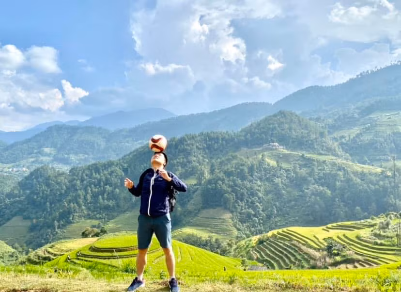 Thầy Đào Chí Mạnh được xác nhận kỷ lục Việt Nam với nội dung tâng bóng bằng đầu.