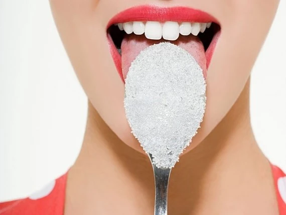 Nên hạn chế lượng đường nạp vào cơ thể để có sức khỏe tốt.