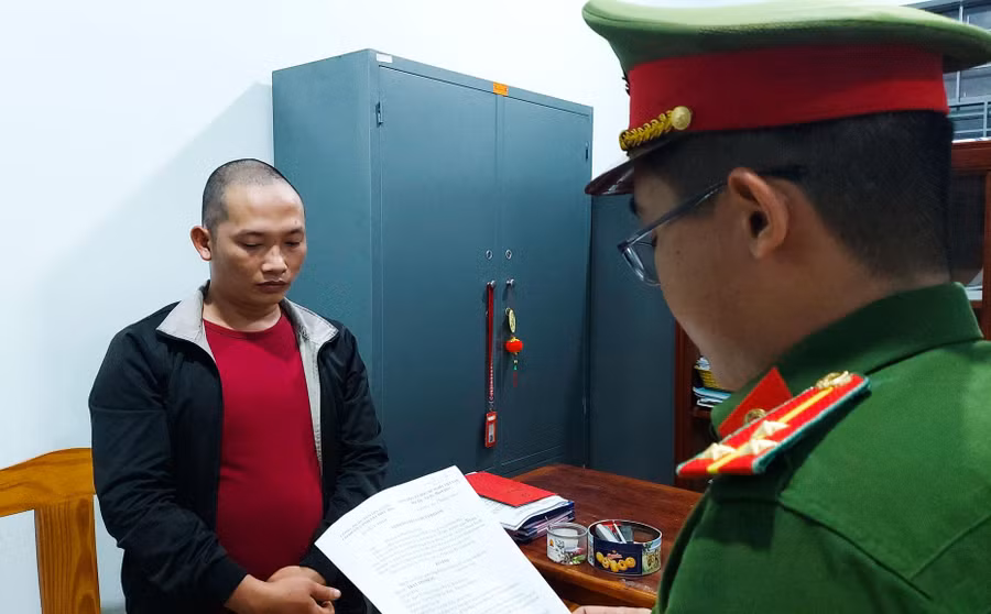 Cơ quan chức năng thi hành các biện pháp tố tụng đối với Trần Thanh Tú.