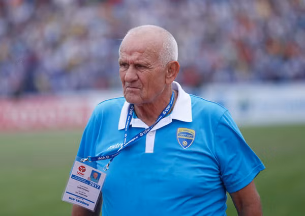 HLV Petrovic thất vọng với trận thua của đội nhà