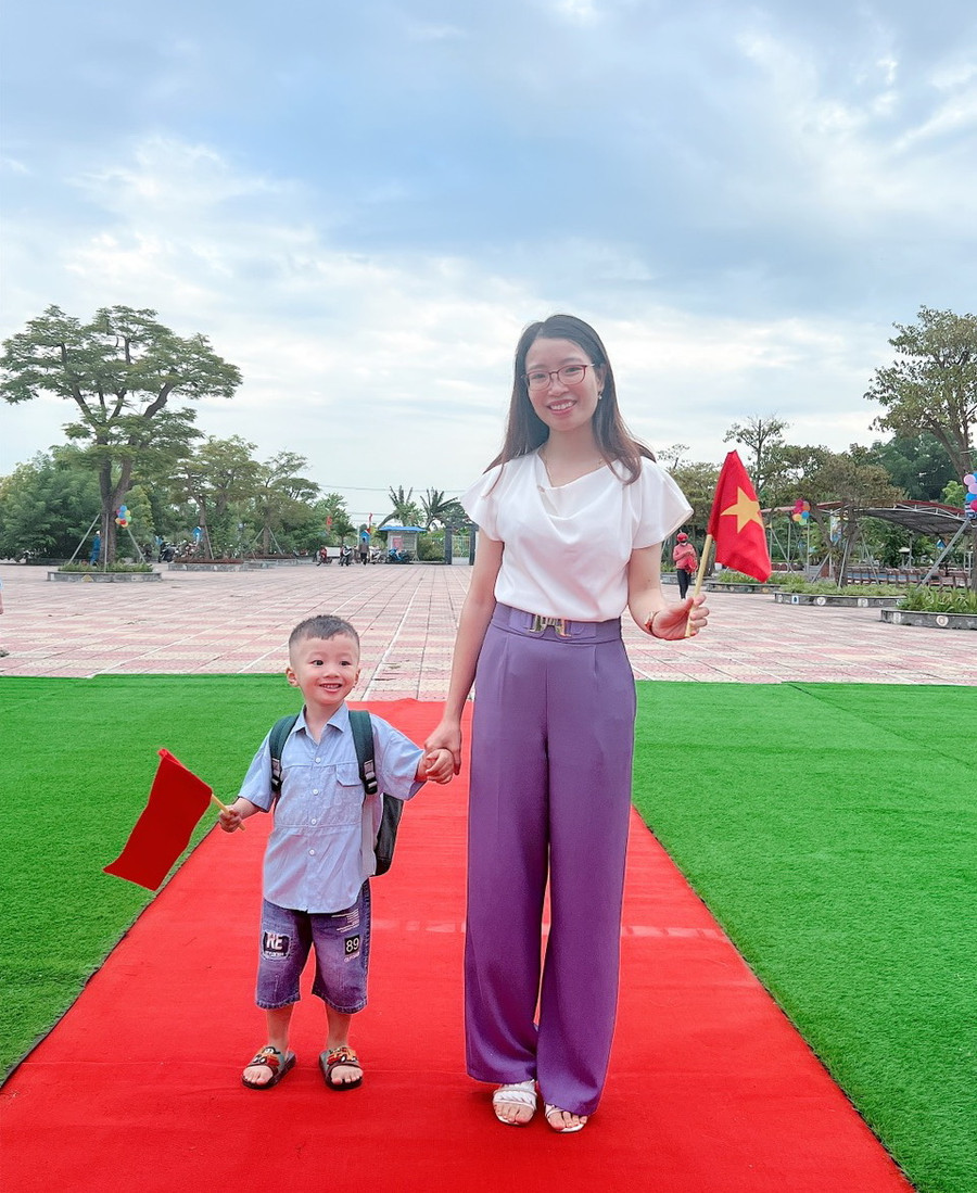 Phụ huynh Trường mầm non Liên Hồng (TP Hải Dương) đưa con đến dự khai giảng năm học 2023 - 2024. Phụ huynh Trường mầm non Liên Hồng (TP Hải Dương) đưa con đến dự khai giảng năm học 2023 - 2024.