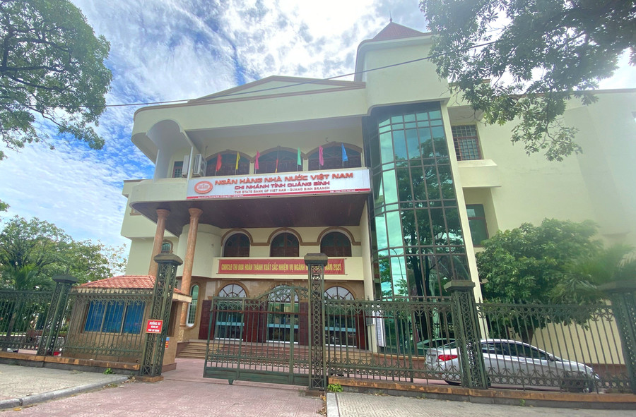 Ông Hiếu đảm nhận chức vụ Giám đốc Ngân hàng Nhà nước tỉnh Quảng Bình tới nhiệm kỳ thứ 3. Ông Hiếu đảm nhận chức vụ Giám đốc Ngân hàng Nhà nước tỉnh Quảng Bình tới nhiệm kỳ thứ 3.