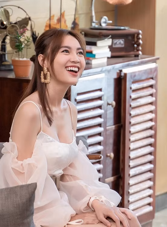 Giật mình với thu nhập khủng của Ninh Dương Lan Ngọc