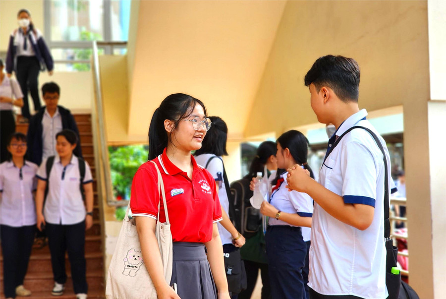 Thí sinh kết thúc làm bài môn chuyên Kỳ thi tuyển sinh lớp vào 10 tại Đắk Lắk. (Ảnh: TT)
