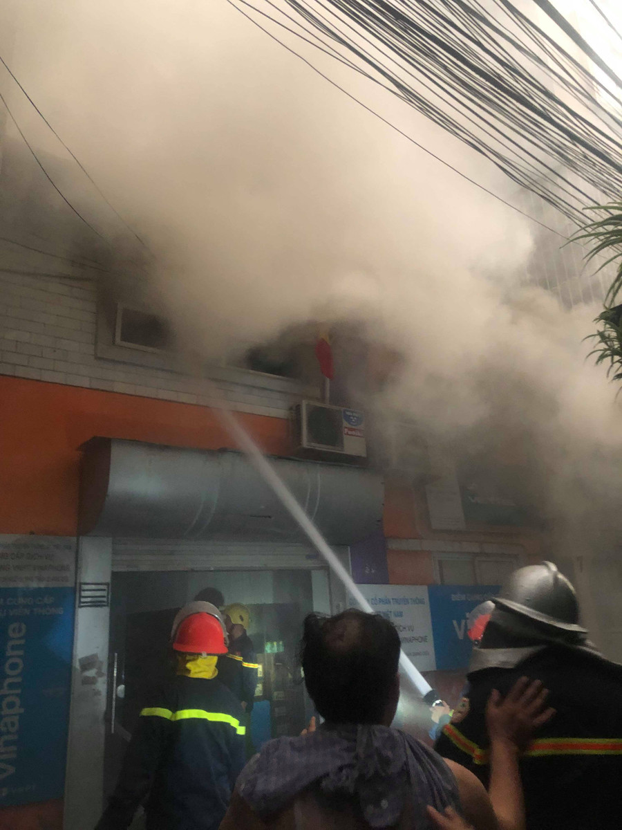 Theo người dân, đây là kho của một văn phòng phẩm.