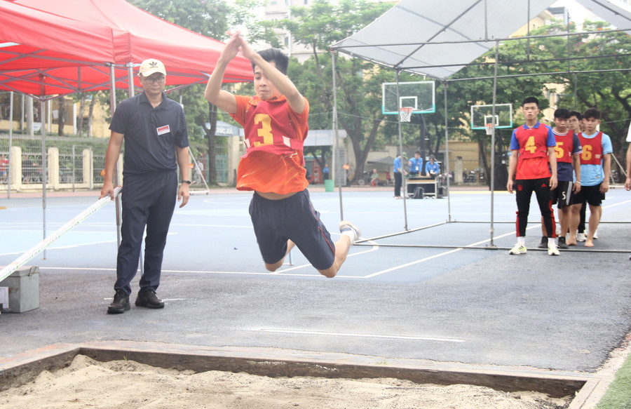 Thí sinh dự năng khiếu - nhảy xa, ngành Giáo dục Thể chất, Trường ĐH Sư phạm Hà Nội - năm 2023. Ảnh: TG. Thí sinh dự năng khiếu - nhảy xa, ngành Giáo dục Thể chất, Trường ĐH Sư phạm Hà Nội - năm 2023. Ảnh: TG.