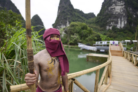 Cận cảnh ngôi làng của thổ dân trong phim Đảo đầu lâu - Ảnh 3 Can canh ngoi lang cua tho dan trong phim Dao dau lau - Anh 3