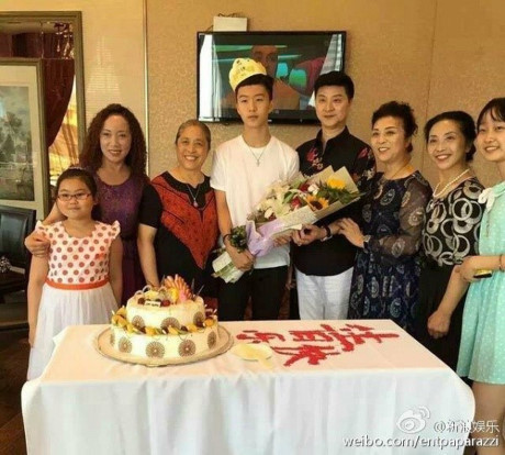 Em trai Phạm Băng Băng bỏ ngang việc học, nuôi mộng làm sao - Ảnh 3 Em trai Pham Bang Bang bo ngang viec hoc, nuoi mong lam sao - Anh 3