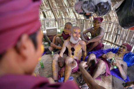 Cận cảnh ngôi làng của thổ dân trong phim Đảo đầu lâu - Ảnh 10 Can canh ngoi lang cua tho dan trong phim Dao dau lau - Anh 10