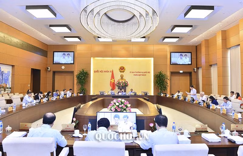Phiên họp 27 của Ủy ban Thường vụ Quốc hội