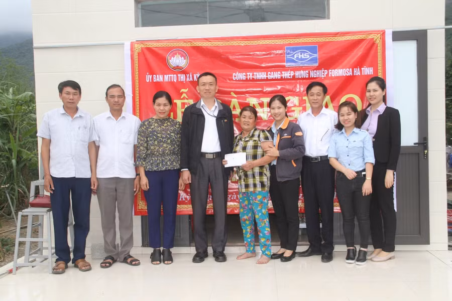 Formosa Hà Tĩnh hỗ trợ xây dựng nhà tình thương cho gia đình bà Nguyễn Thị Khỉnh xã Kỳ Nam
