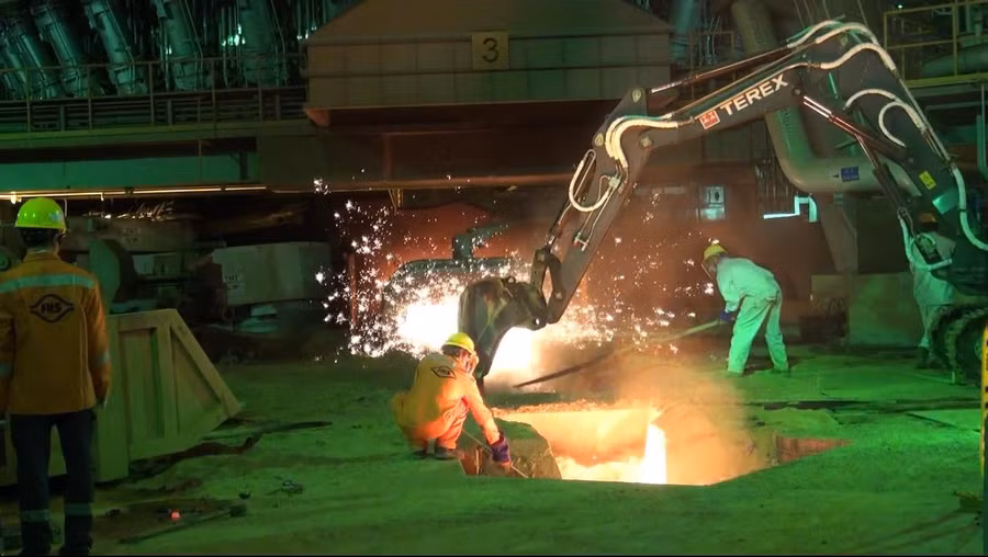 Hoạt động về đêm tại nhà máy luyện thép Formosa