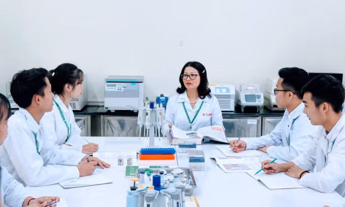 GS.TS Nguyễn Thị Lan động viên cán bộ giảng viên, sinh viên Học viện Nông nghiệp Việt Nam tích cực nghiên cứu khoa học.