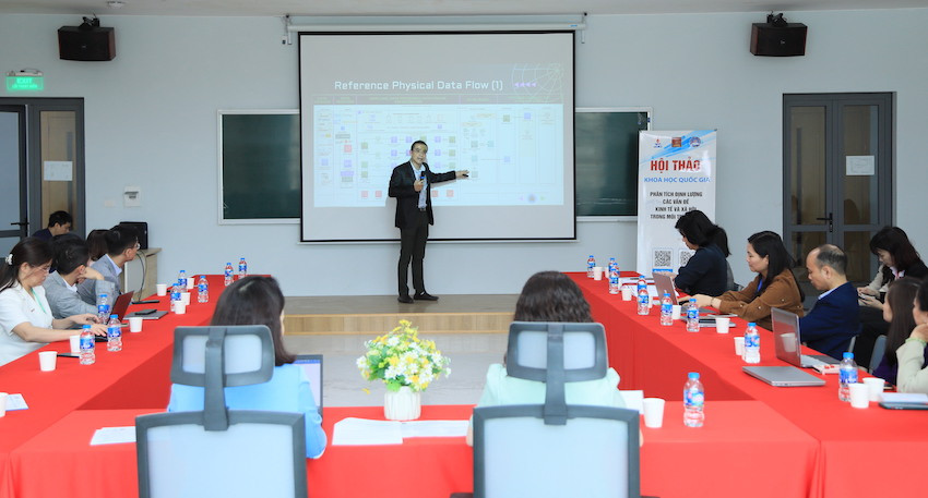 Hội thảo chia ra làm việc tại các phiên.