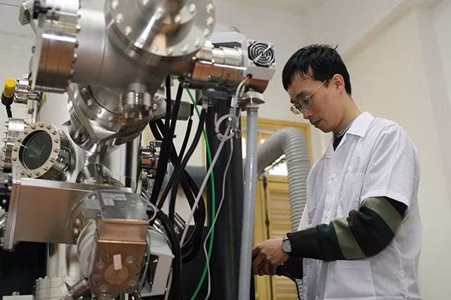 Bên trong một phòng thí nghiệm hiện đại Bên trong một phòng thí nghiệm hiện đại