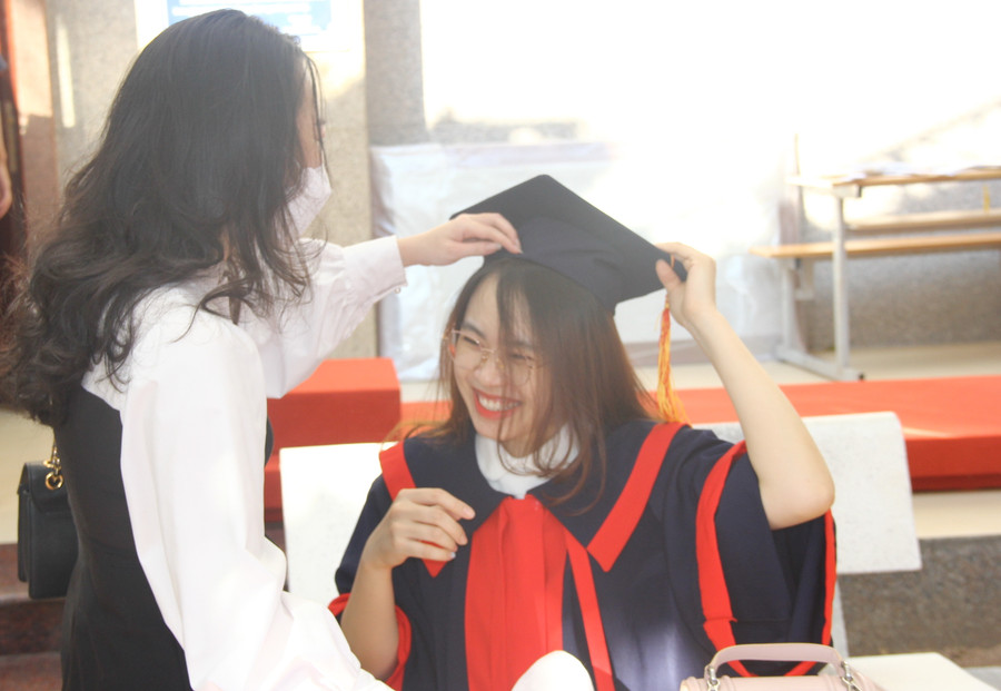 Vỡ òa niềm vui, ngập tràn hạnh phúc. Vỡ òa niềm vui, ngập tràn hạnh phúc.